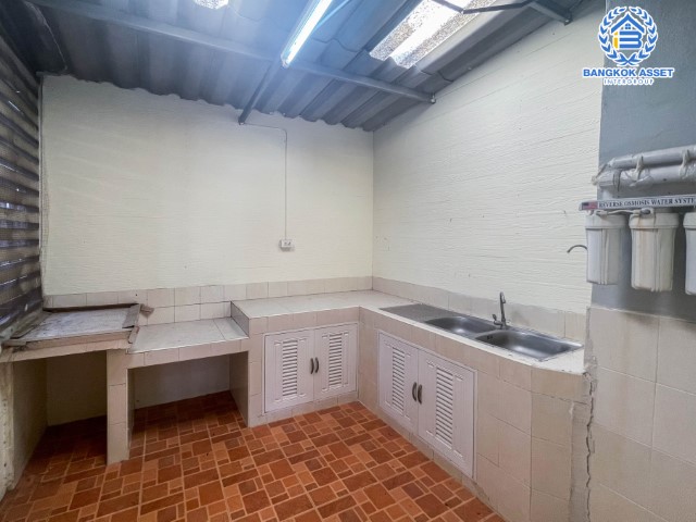 ทาวน์เฮ้าส์มือสองนนทบุรี ม.อารียา เดอะคัลเลอร์ ติวานนท์ เฟส3 เนื้อที่ 17.5 ตร.ว. ฟังก์ชัน 3 ห้องนอน 2 ห้องน้ำ 1 ที่จอดรถ สภาพแวดล้อมในซอยดี บนทำเลติด ถ.ติวานนท์ ใกล้เมืองทองธานี และทางด่วน "ศรีสมาน" บ้านราคาถูกสุดในโครงการ...